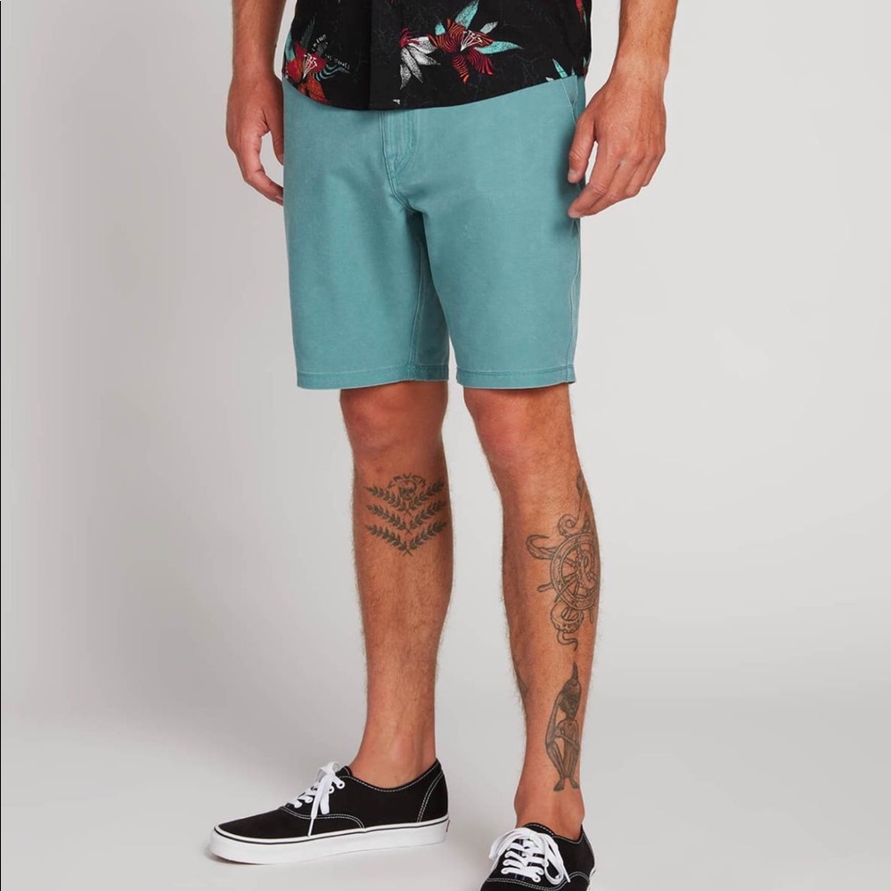 VOLCOM SURF & TURF HYBRID SHORTS - MEN’S